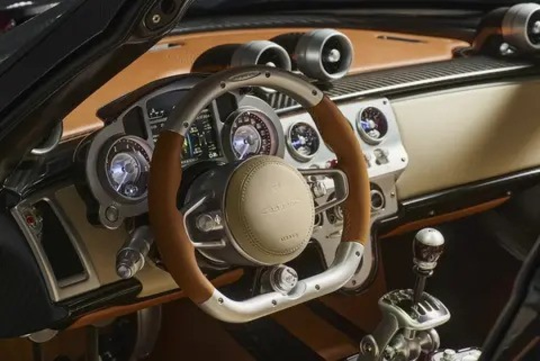 Pagani Utopia Roadster:机械艺术的巅峰之作