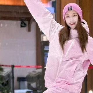 ISEEMIGGA满钻滑雪服：颜值与保暖兼备