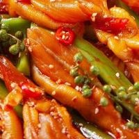 邹三和脱骨鸭掌：椒麻酸辣的双重诱惑

