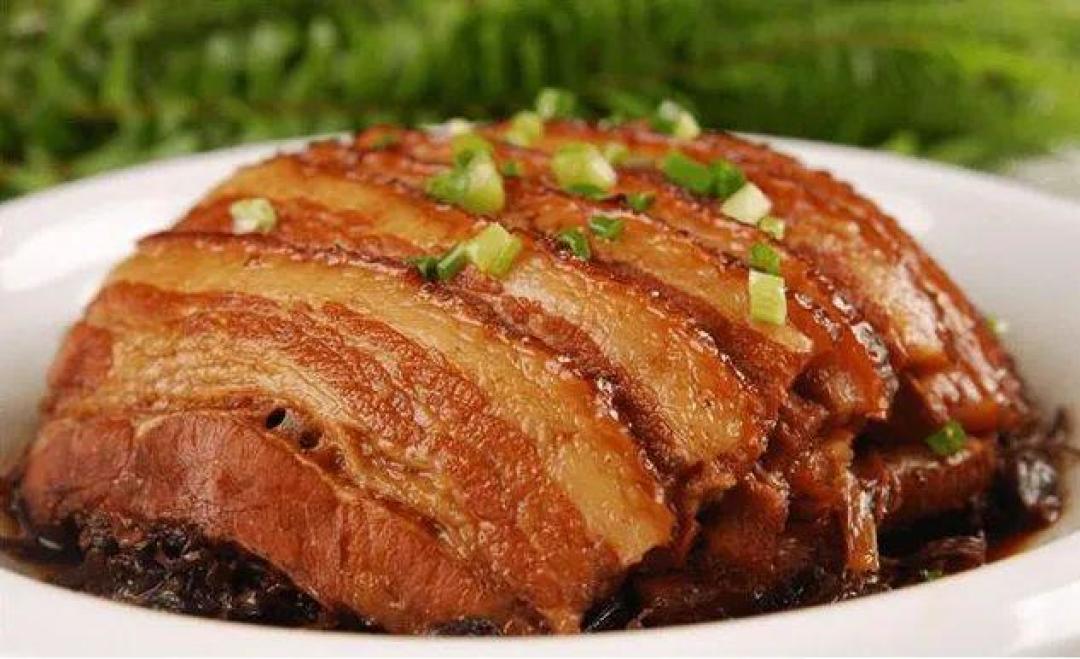王迅探江湖菜:烤鱼麻糍引爆食客烟火盛宴