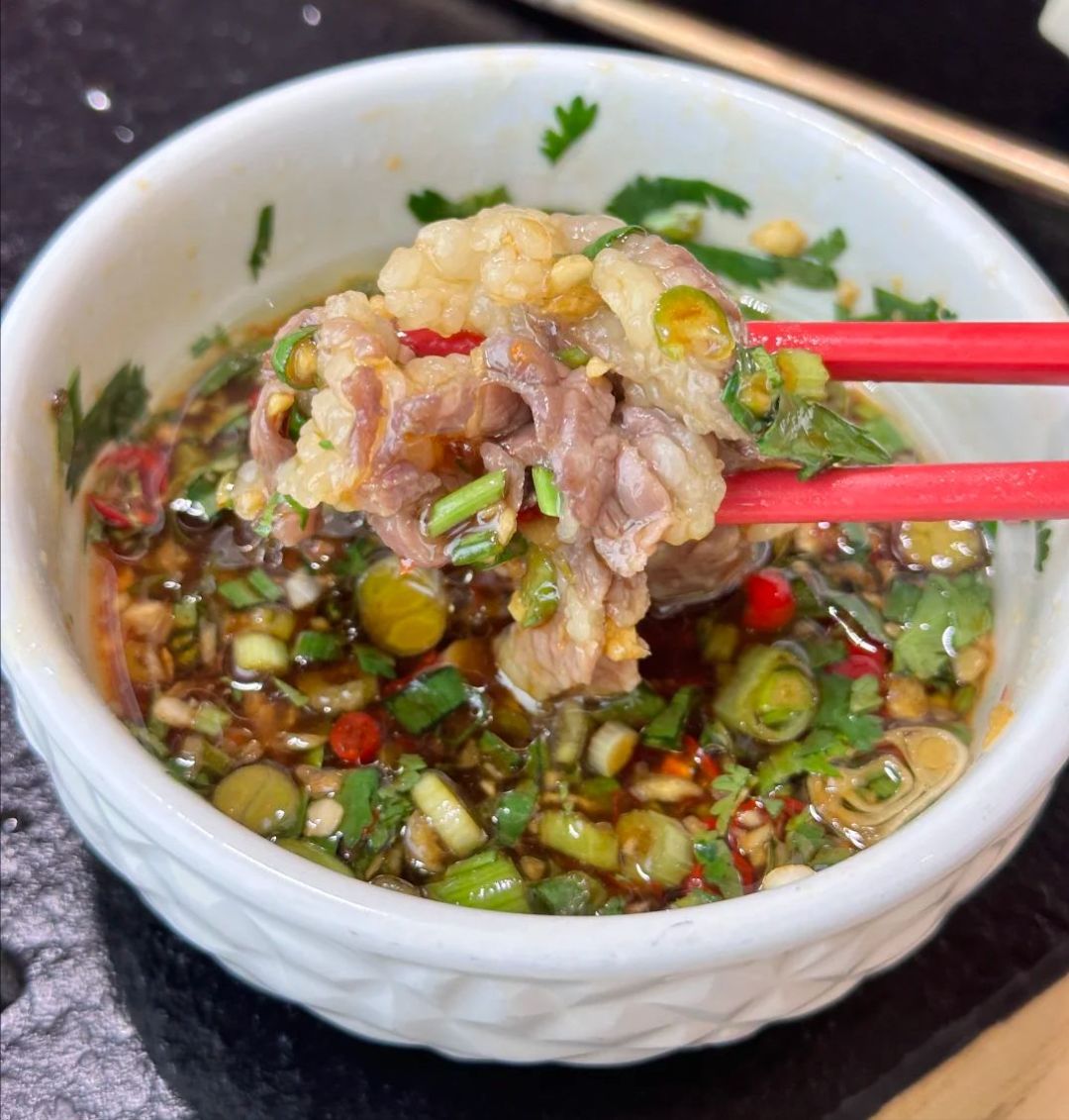 蘸料江湖大PK:老吃家的火锅智慧之战