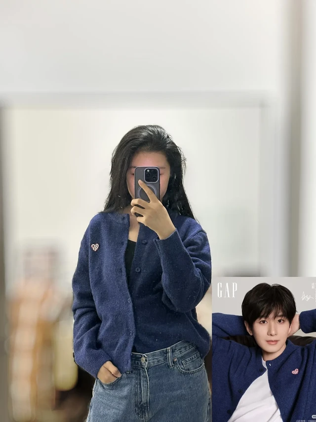 成毅Gap同款穿搭抱抱针织衫。#成毅 #成毅同款  #傅诗淇 #傅诗淇成毅 #成毅穿搭 
拆封后对于实物的颜色我有些迟疑，以为自己可能驾驭不了。惊喜的是，没想到这件衣服很出片，很吸睛的蓝~
成毅代言的