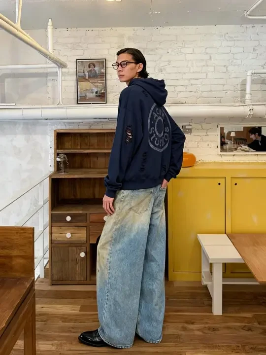 时尚圈的轮回论，被Acne破洞卫衣验证了🖤