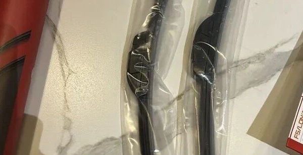 车品：11月27日，佐佐木雨刮器（15.9元），斯卡为雨刮器（7.9元），空气滤芯+空调滤芯（9元），油膜去除剂7.6元，玻璃水