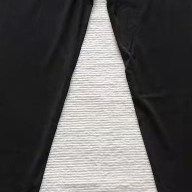 穿在身上完全不闷热，薄款设计，春秋穿刚刚好！