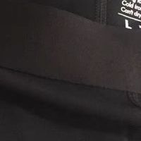 在身上完全不显腿粗，反而能修饰腿型，显瘦效果绝绝子！