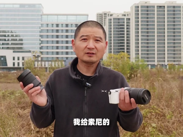 SONYZVE10镜头怎么选？给ZVE10搭配了适马18-50、索尼18-105、腾龙18-300，简单对比下，帮大家避坑～ 
📸适马18-50：
最轻300克左右，55mm滤口，最便携。画质和光圈表