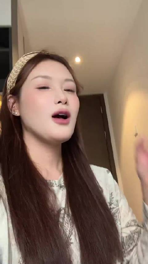 #彩妆产品##微博美妆大赛#  这些老国货真的绝了！90多年历史的美白牙膏，几块钱就能亮白牙齿；1959年的青蒿皂清爽控油，还有蓝风铃沐浴露、眼膜、粉霜…每款都好用到想囤货！你用过哪些宝藏老国货？ 美