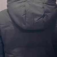 2025新款羽绒服：蓝灰渐变设计