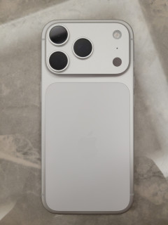 9千多入手17pro银色512GB，这代17pro质感真不错，但系统就……