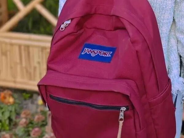 秋冬氛围感杀器JanSport葡萄籽酒红