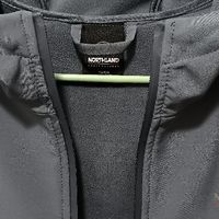 100以下诺诗兰安山软壳开箱，以为便宜但瑕疵款缺点略多