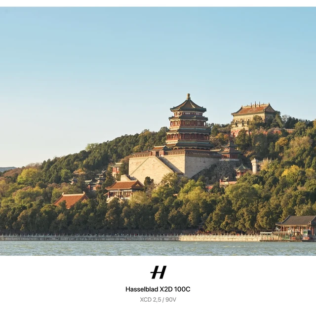 被哈苏记录的秋色，比记忆更温暖。#哈苏x2d使用体验 
周末的北京，风刚好，光也刚好。
        背着 Hasselblad X2D 100C + XCD 2.5/90V 去了趟颐和园，秋天落在