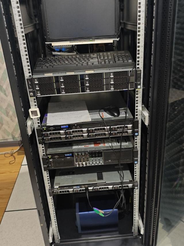 个人小网站，选择独立服务器还是云服务器？