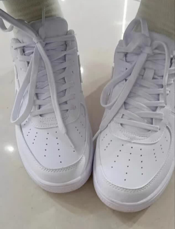 特步运动板鞋