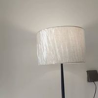 小空间质感封神！中古风落地灯+置物架太会了