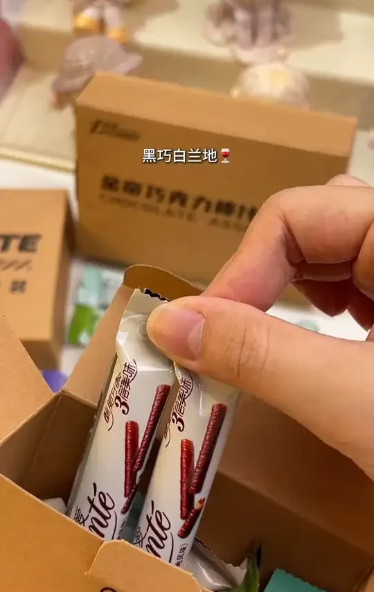金帝夹心巧克力棒榛子巧克力黑巧休闲零食保价囤货装榛子巧克力棒#巧克力棒 #休闲零食 #榛子巧克力 #金帝零食 #囤货好物