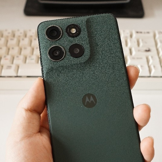 这应该是今年最小众的手机了