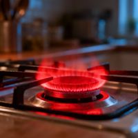 燃气灶火焰变红：是小问题还是危险信号？1200+用户观点大碰撞