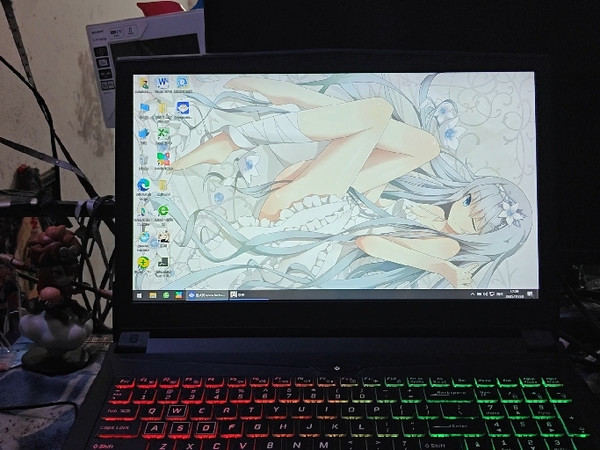 1149出台15寸1080p炫龙游戏本i5 8400桌面六核处理器gtx1060 6g独显8加256固态 多彩键盘 功能硬件全好