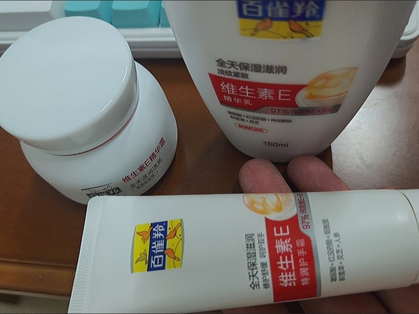 秋冬抗皱保湿王者！百雀羚维E精华霜闭眼冲