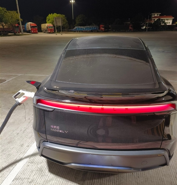 为拿到1.5万元置换补贴 有特斯拉车主从杭州飞到贵阳去提车