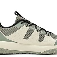 安德玛户外鞋：透气轻便之选