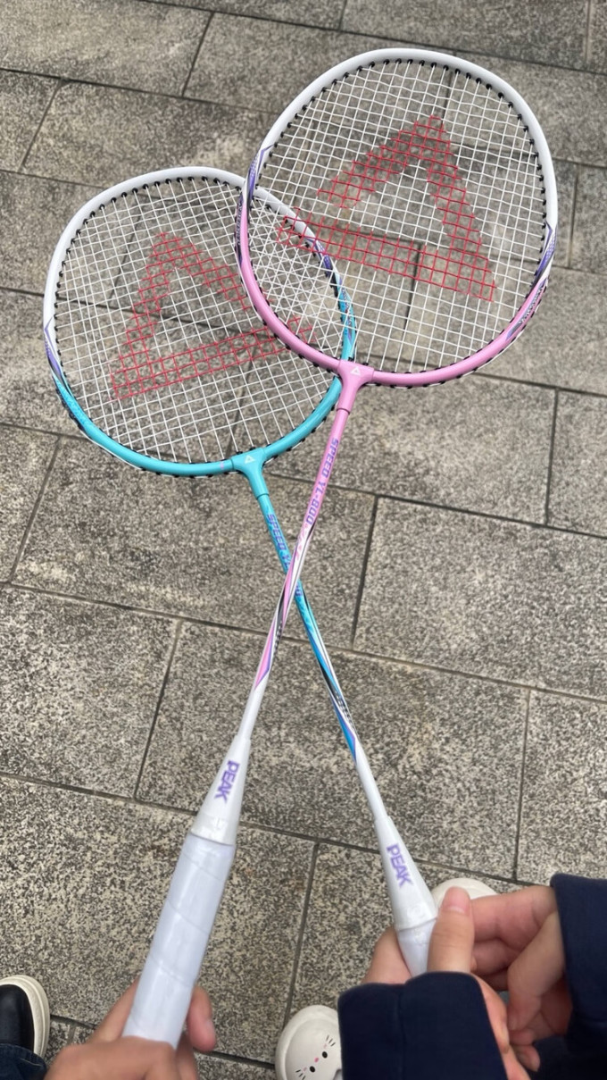 匹克羽毛球具