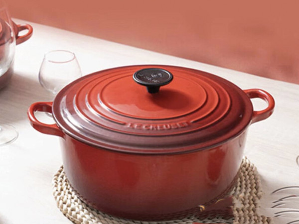 酷彩珐琅锅：24cm红韵，开启烹饪新妙境