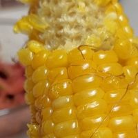 东北黑土地的黄糯玉米香甜可口，当早餐点心都不错