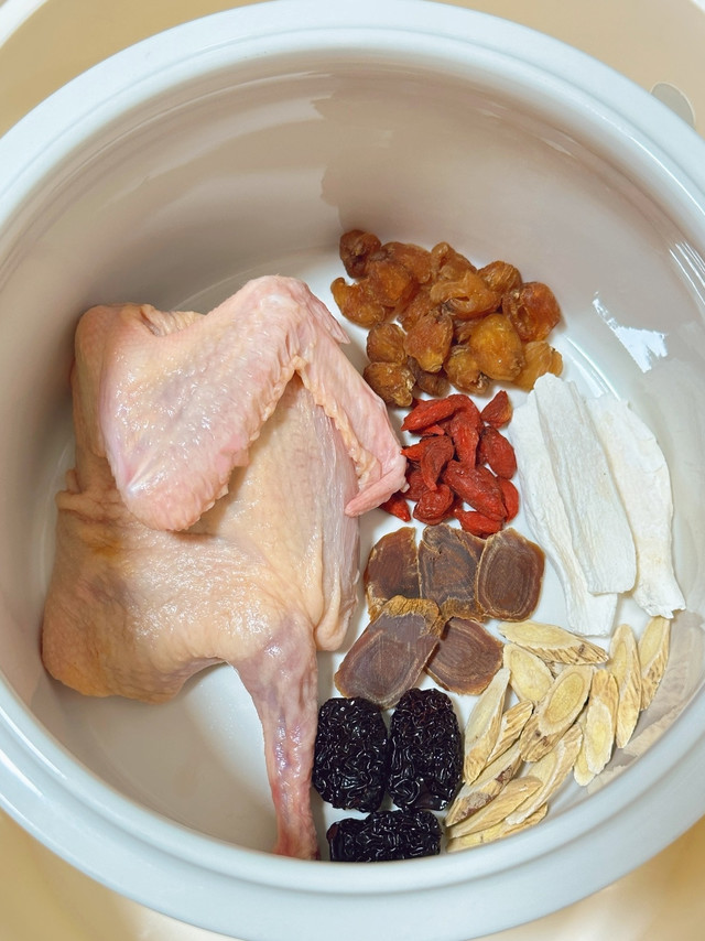 红参鸽子汤暖身补气血，告别手脚冰凉！