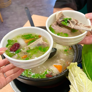 一口鲜到跺脚！七环牧场羊肉汤，冬天暖身不用等