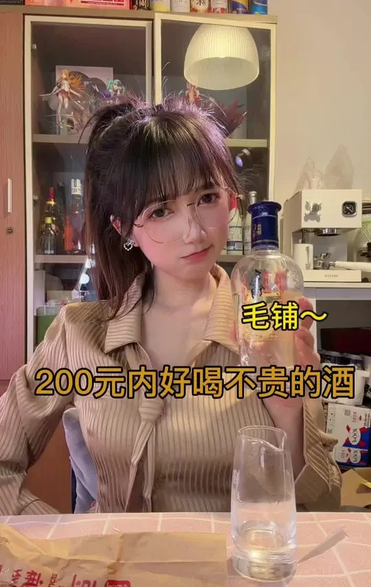 来咯来咯 两百内好酒来啦，自饮还是送礼都很合适呢～ #什么酒好喝不贵还上档次#毛铺黑荞酒#送礼白酒