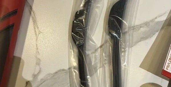 车品：11月30日，佐佐木雨刮器（15.9元），斯卡为雨刮器（7.9元），水基灭火器（9.9元），油膜去除剂（7.6元），玻璃水