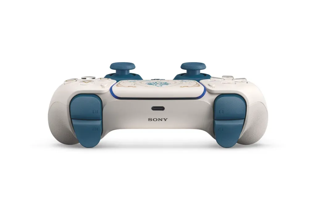 索尼官宣《原神》限定版 PS5 手柄:旅行者与派蒙同框登场