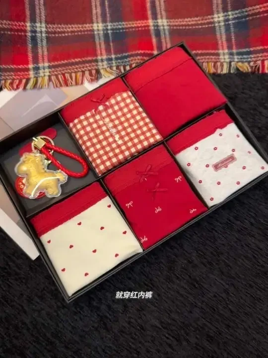俗话说“穿红衣走鸿运”，我也提前安排几条高级又洋气的红内裤～#贴身衣物#新年穿搭#红内裤