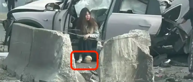 电车断成两截却没起火，究竟是安全还是侥幸？