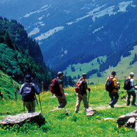 蒙贝欧是“始祖鸟平替”还是“伪高端”？1700+用户观点大PK