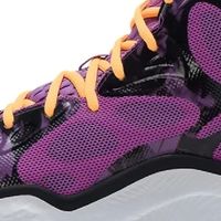 安德玛运动鞋：性能与时尚兼备