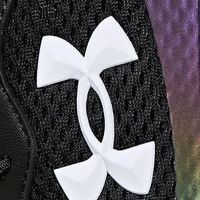 安德玛儿童跑鞋：舒适透气体验