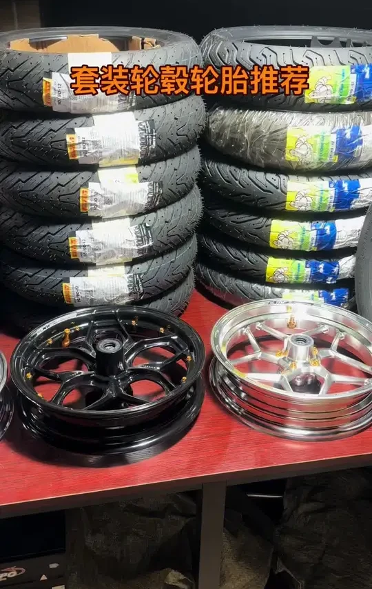 推荐米其林saver或者倍耐力天使轮胎 这两款用了真不后悔 虽然贵 但是除了贵 什么都好 匹配的轮毂推荐MFZ的天狼星或者雅典娜2.5J的轮毂 这个价位里面非常的有性价比 又有精度 细节上又做的精致