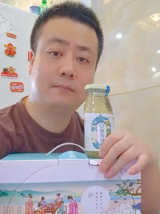想随时喝到银耳羹，选猫千岁准没错！零糖鲜炖保留银耳本味，入口丝滑细腻超清爽。自己加鲜奶，秒变绵密甜品，每天一瓶滋润又划算，真心爱了！#快来一起尝个鲜 #这也太好吃了 #银耳羹 @陈晨🍊