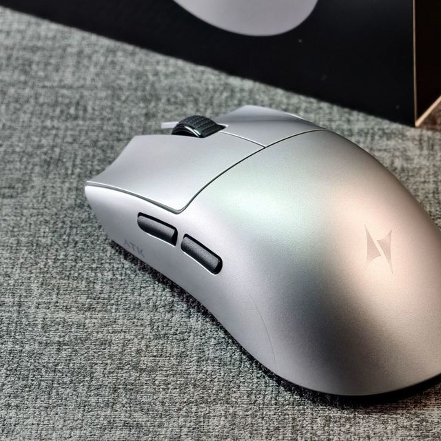 再次“背刺”老用户，续航+性能双拉满的类毒蝰鼠标见过没？