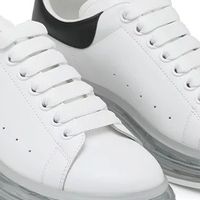 ALEXANDER MCQUEEN厚底小白鞋设计亮点