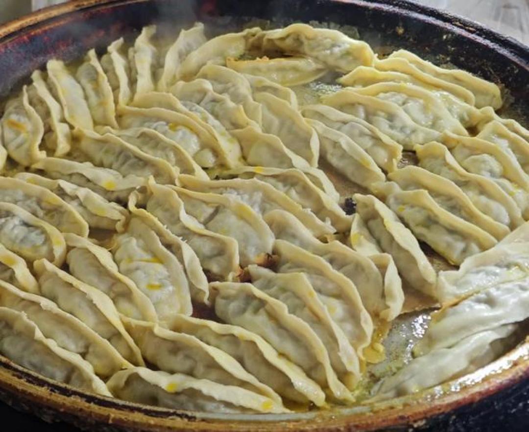伊拉克老王洛阳觅食，十字街只是前菜，本地老巷和汤才是灵魂