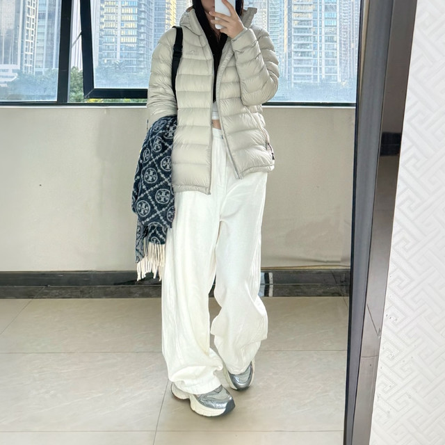 新晋“丑衣服之王”，“排骨羽绒服”成为爆款，凭什么？