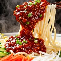 家常炸酱面：一碗咸香浓郁的人间烟火