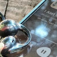 iKF 月影耳机 — AI生态,同声传译 + Hi-Res 音质,全场景适配