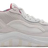 安德玛库里篮球鞋：缓震与耐磨兼备