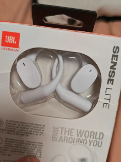 JBL SENSE LITE：佩戴舒适但音质平庸